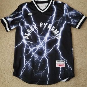 Black pyramid Jersey